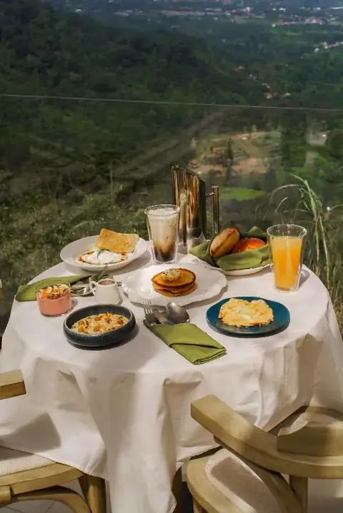 Sarapan dengan pemandangan lembah
